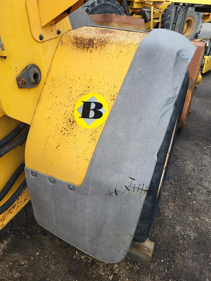 Volvo right front mudguard - Ersatzteile für Radlader: das Bild 2 Volvo right front mudguard - Ersatzteile für Radlader: das Bild 2