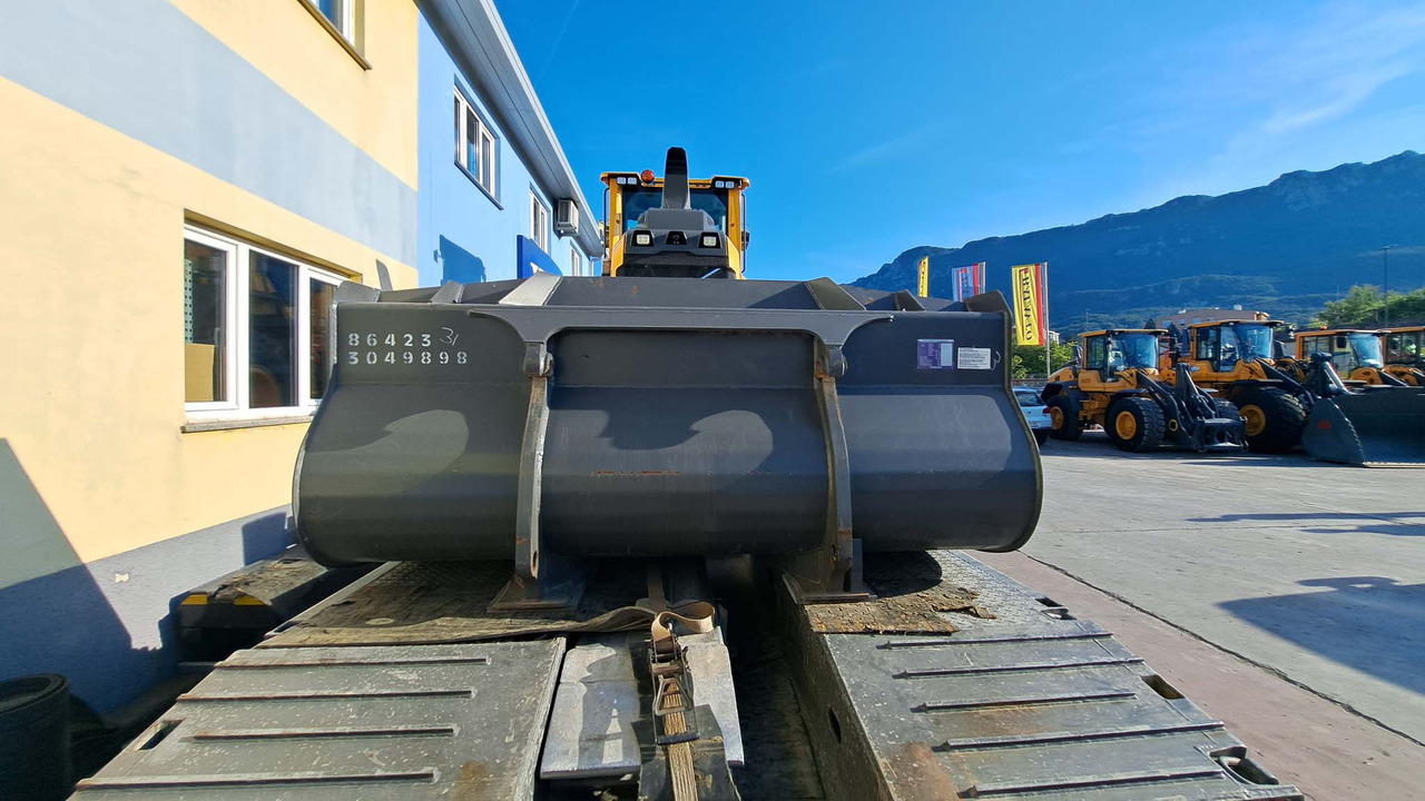 VOLVO 2500 mm for 12-15 ton wheel loaders - Ladeschaufel: das Bild 3 VOLVO 2500 mm for 12-15 ton wheel loaders - Ladeschaufel: das Bild 3