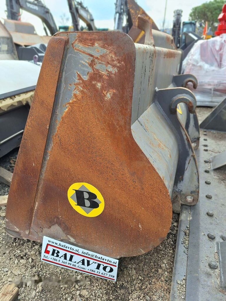 Volvo 93812 loader bucket 2300 mm BOE - Ladeschaufel: das Bild 2 Volvo 93812 loader bucket 2300 mm BOE - Ladeschaufel: das Bild 2