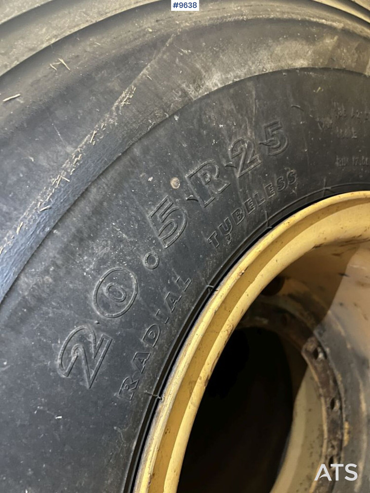 4 Nokian 20.5R25 tires on rims - Komplettrad für Baumaschine: das Bild 4 4 Nokian 20.5R25 tires on rims - Komplettrad für Baumaschine: das Bild 4