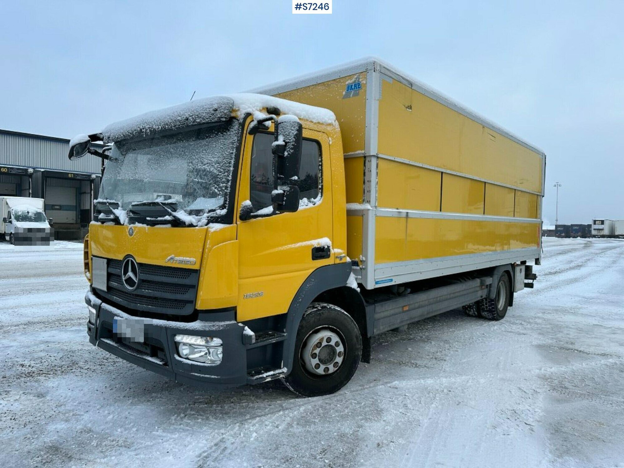 Box truck Mercedes Benz Atego 1523 with high and sinkable roof - Koffer LKW: das Bild 1 Box truck Mercedes Benz Atego 1523 with high and sinkable roof - Koffer LKW: das Bild 1