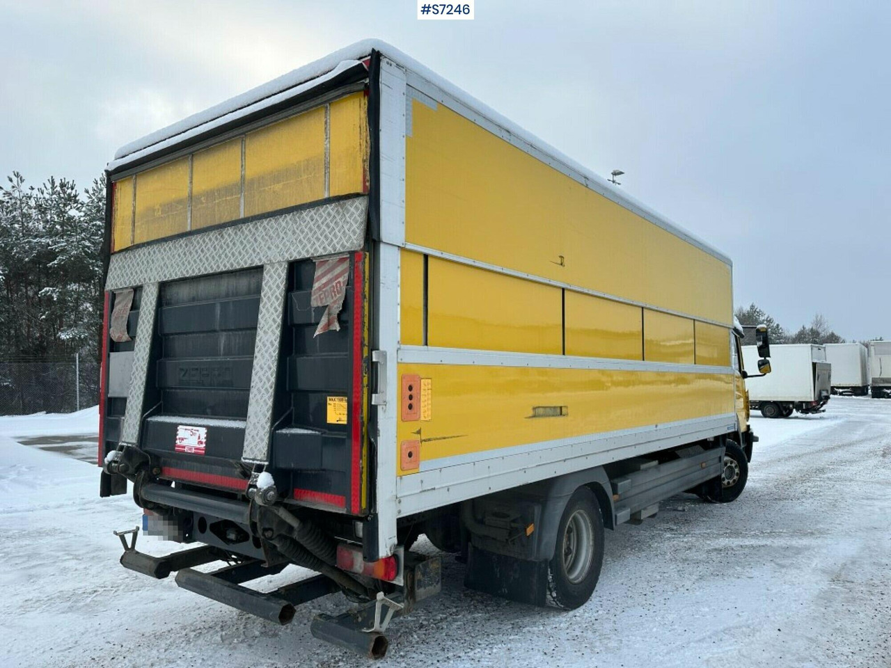 Box truck Mercedes Benz Atego 1523 with high and sinkable roof - Koffer LKW: das Bild 3 Box truck Mercedes Benz Atego 1523 with high and sinkable roof - Koffer LKW: das Bild 3