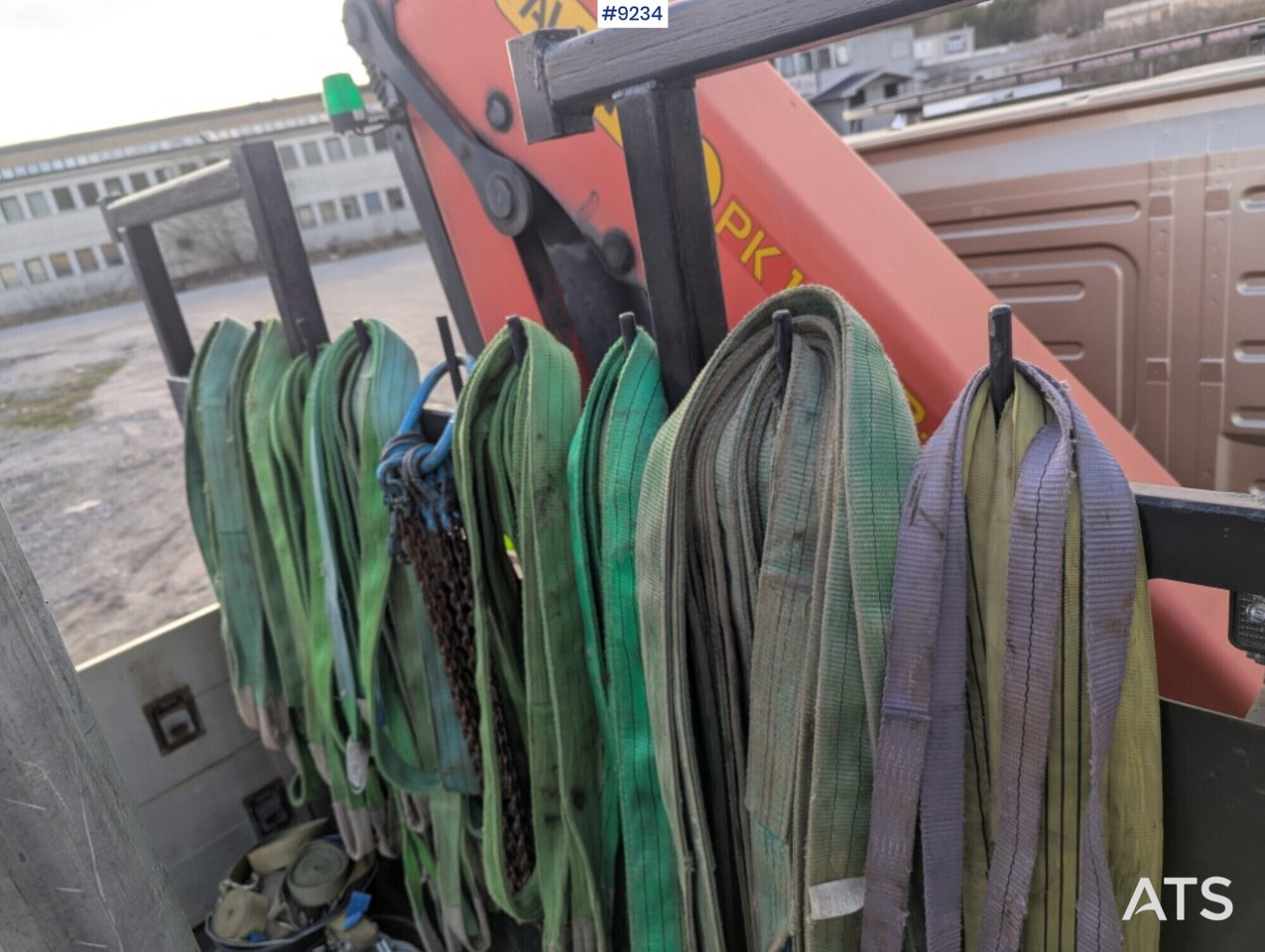 Pritsche LKW, Autokran Crane Truck Volvo FM 330 4X2 with tail lift: das Bild 11