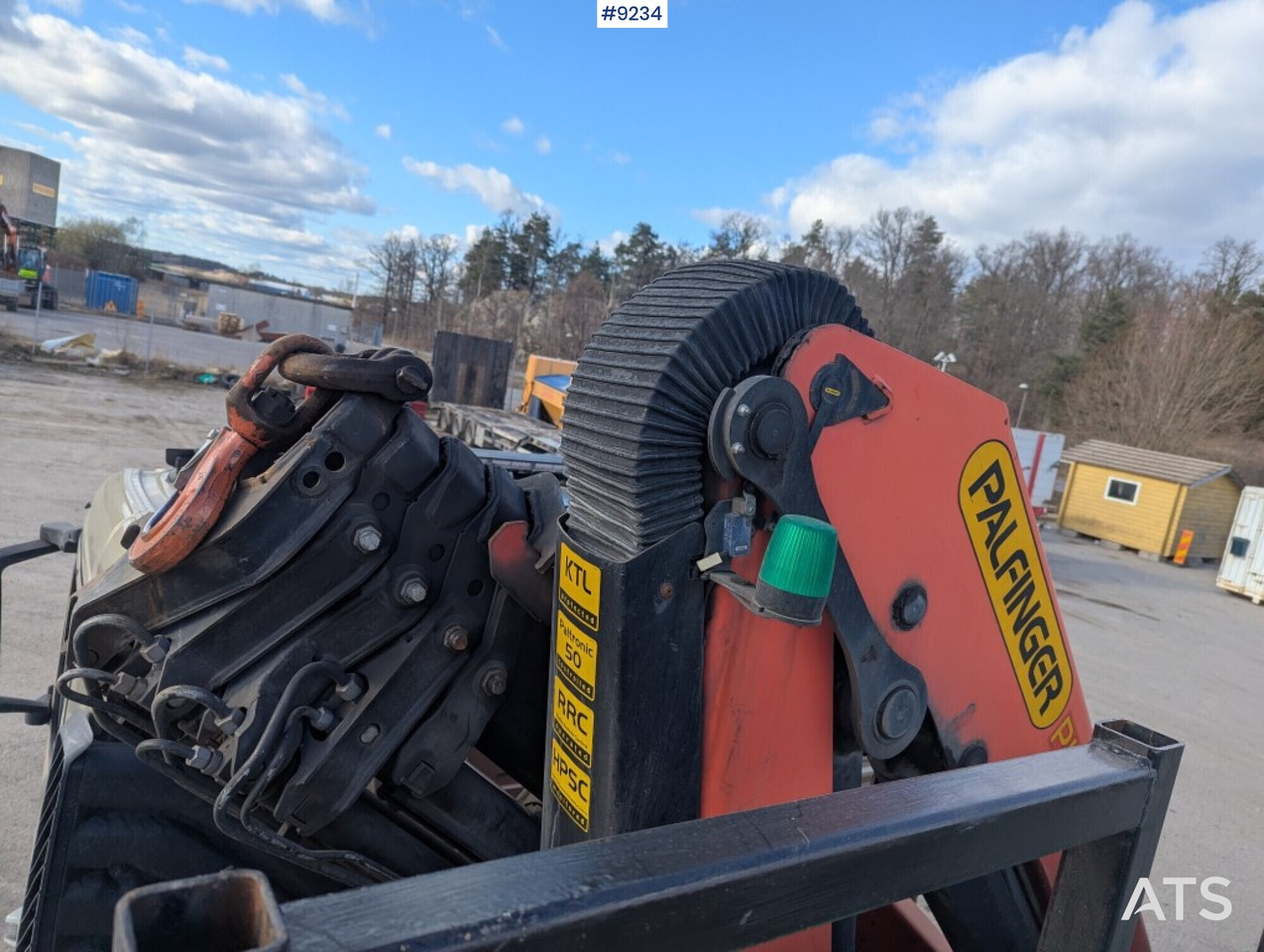 Pritsche LKW, Autokran Crane Truck Volvo FM 330 4X2 with tail lift: das Bild 13