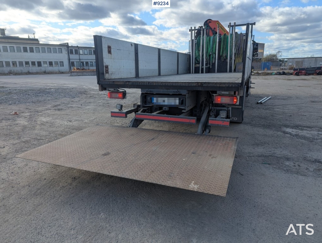 Pritsche LKW, Autokran Crane Truck Volvo FM 330 4X2 with tail lift: das Bild 14