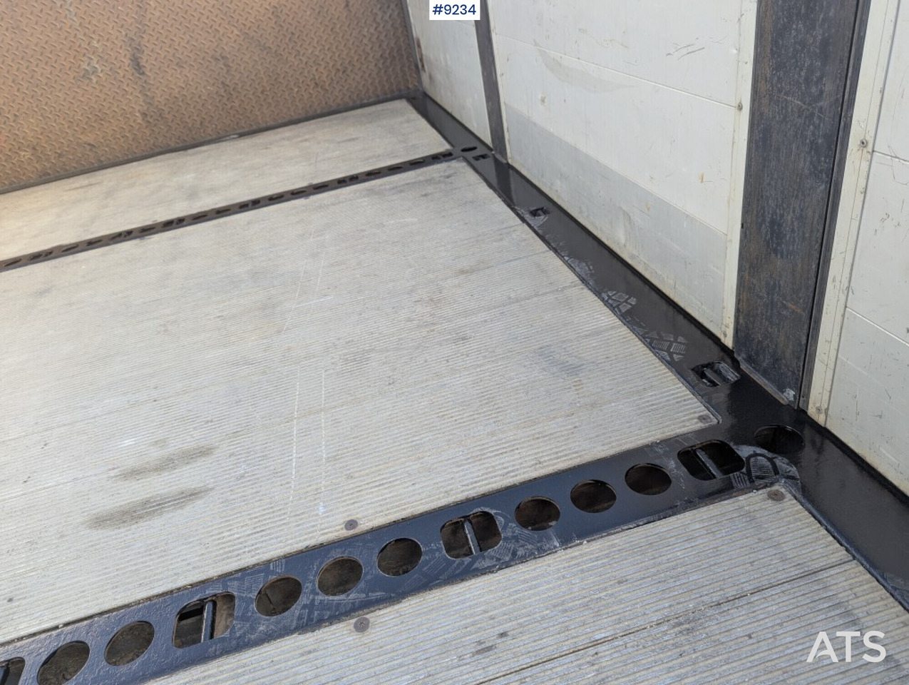 Pritsche LKW, Autokran Crane Truck Volvo FM 330 4X2 with tail lift: das Bild 10