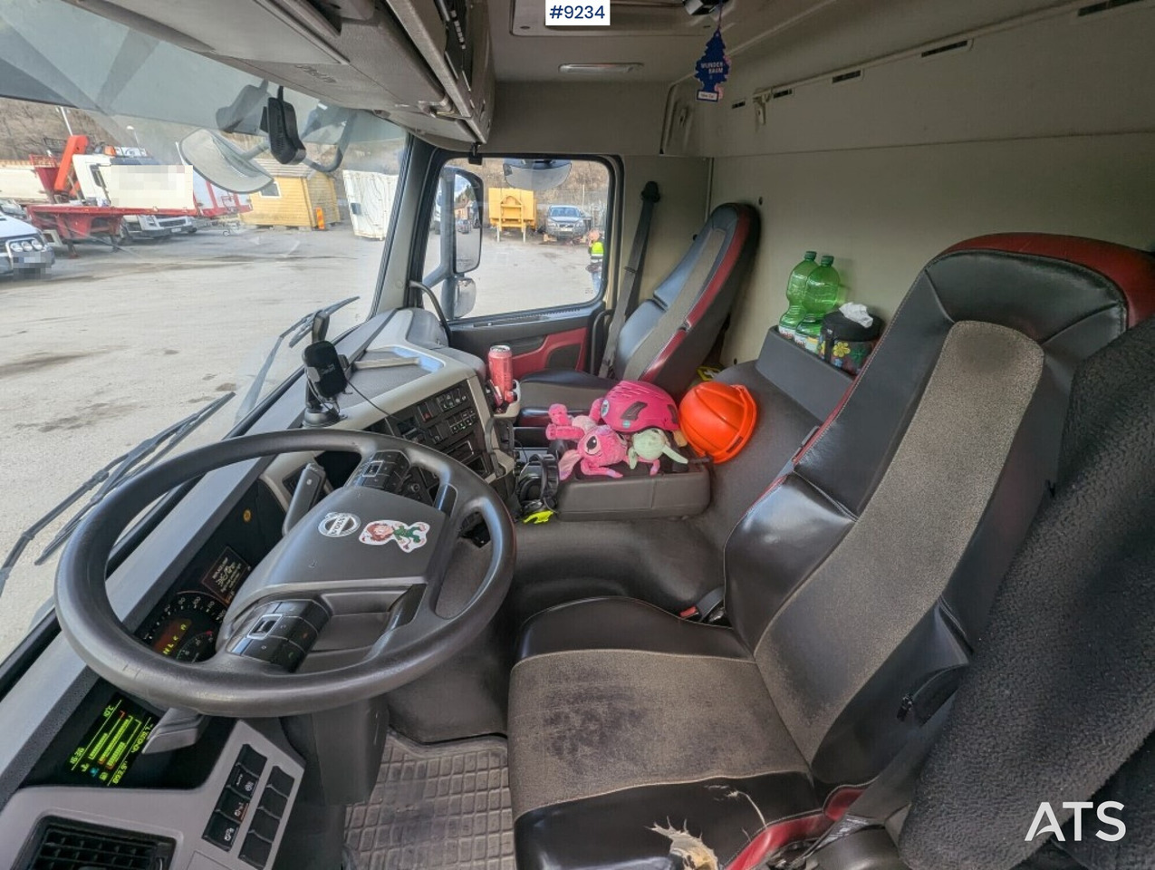 Pritsche LKW, Autokran Crane Truck Volvo FM 330 4X2 with tail lift: das Bild 6