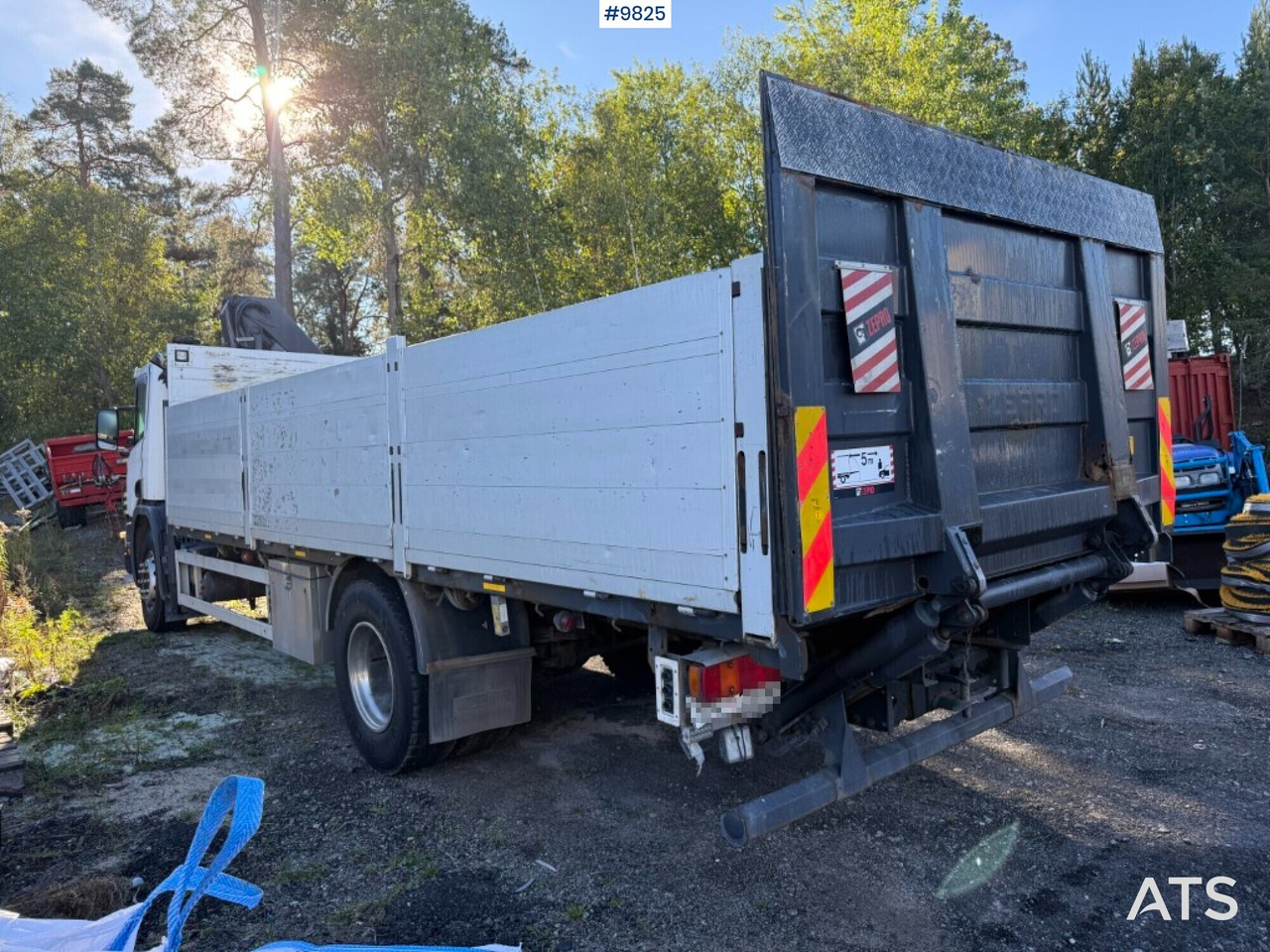 Crane truck Scania P94 230 with tail lift - Pritsche LKW, Autokran: das Bild 3 Crane truck Scania P94 230 with tail lift - Pritsche LKW, Autokran: das Bild 3