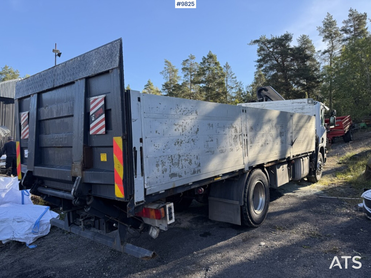 Crane truck Scania P94 230 with tail lift - Pritsche LKW, Autokran: das Bild 4 Crane truck Scania P94 230 with tail lift - Pritsche LKW, Autokran: das Bild 4