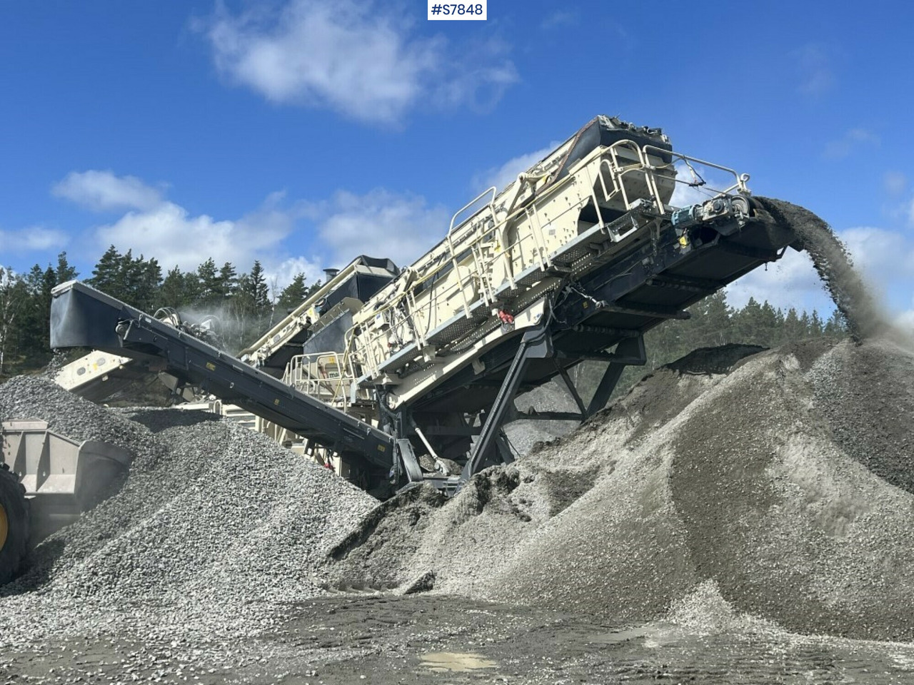 Crusher on tracks, Metso Lokotrack LT 330D (See video) - Brecher: das Bild 4 Crusher on tracks, Metso Lokotrack LT 330D (See video) - Brecher: das Bild 4