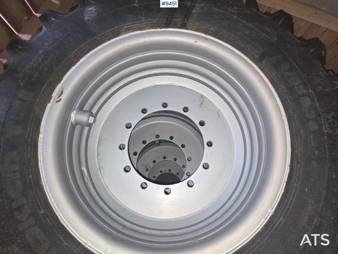 NOKIAN TIRE AND RIM FOR HUDDIG - Baugeräte: das Bild 4 NOKIAN TIRE AND RIM FOR HUDDIG - Baugeräte: das Bild 4