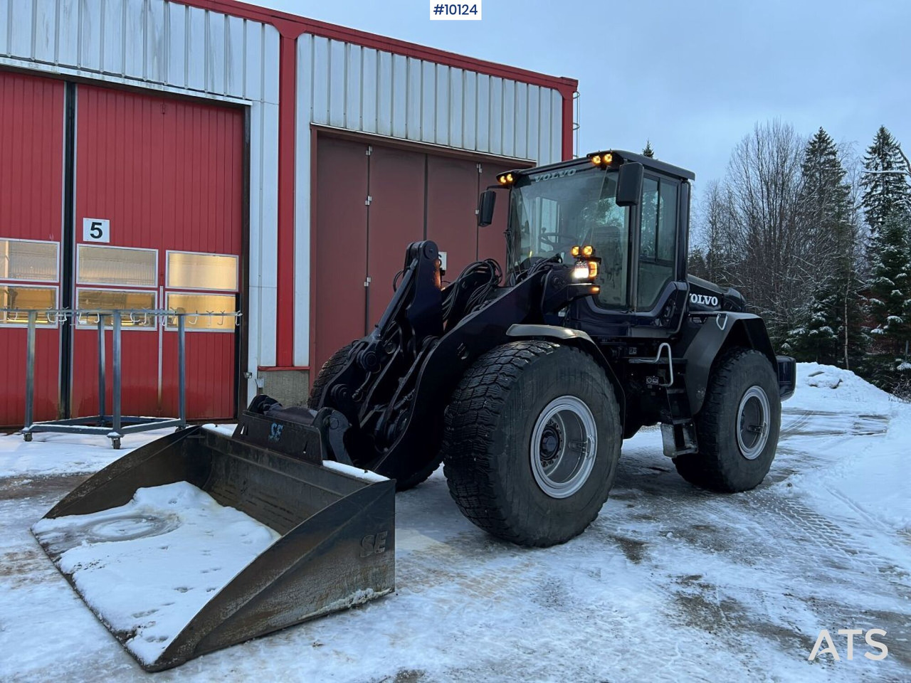 Volvo L90 F Wheel Loader with Bucket (VIDEO) - Radlader: das Bild 1 Volvo L90 F Wheel Loader with Bucket (VIDEO) - Radlader: das Bild 1