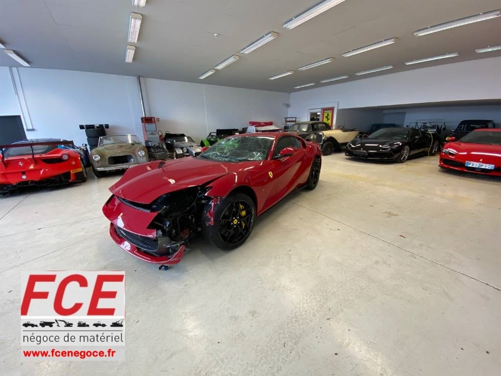 Ferrari 812 SUPERFAST / ROSSO 70ANNI endommagé - PKW: das Bild 1 Ferrari 812 SUPERFAST / ROSSO 70ANNI endommagé - PKW: das Bild 1