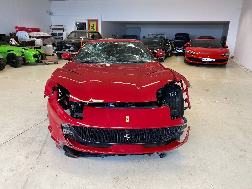 Ferrari 812 SUPERFAST / ROSSO 70ANNI endommagé - PKW: das Bild 3 Ferrari 812 SUPERFAST / ROSSO 70ANNI endommagé - PKW: das Bild 3