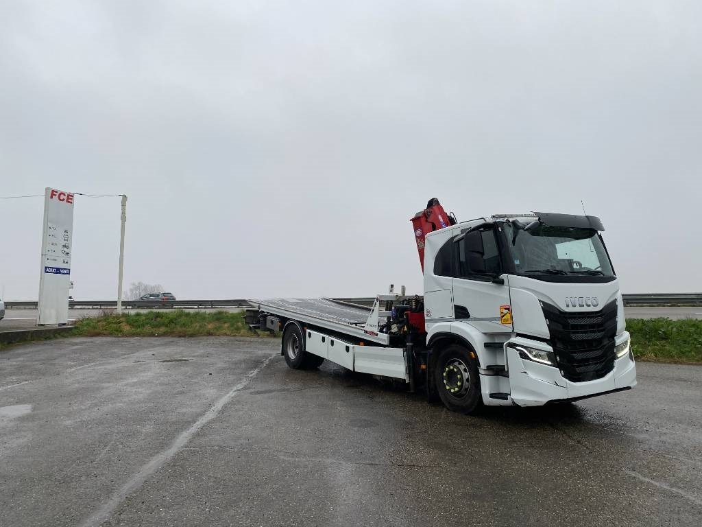 Iveco S WAY480 /FIAULT PF60 +GRUE HMF endommagée - Autotransporter LKW: das Bild 4 Iveco S WAY480 /FIAULT PF60 +GRUE HMF endommagée - Autotransporter LKW: das Bild 4