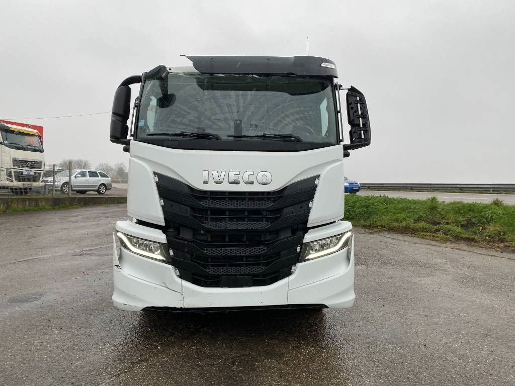 Iveco S WAY480 /FIAULT PF60 +GRUE HMF endommagée - Autotransporter LKW: das Bild 3 Iveco S WAY480 /FIAULT PF60 +GRUE HMF endommagée - Autotransporter LKW: das Bild 3