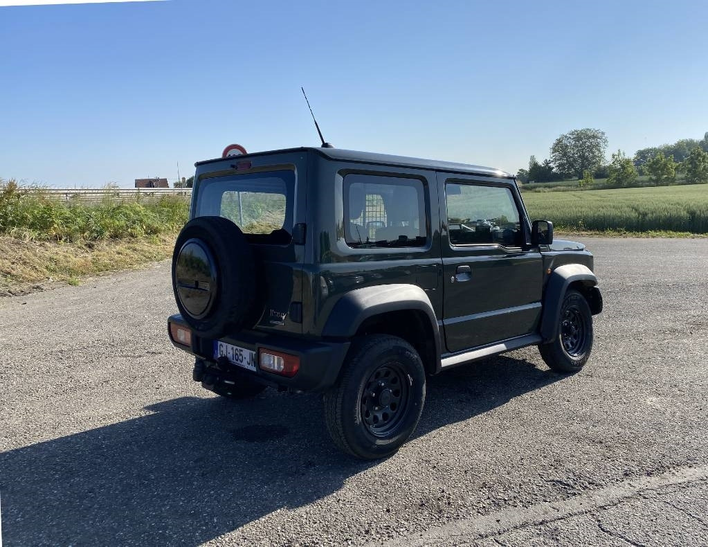 Suzuki JIMNY 1.5i 102/AllGrip endommagé - PKW: das Bild 4 Suzuki JIMNY 1.5i 102/AllGrip endommagé - PKW: das Bild 4