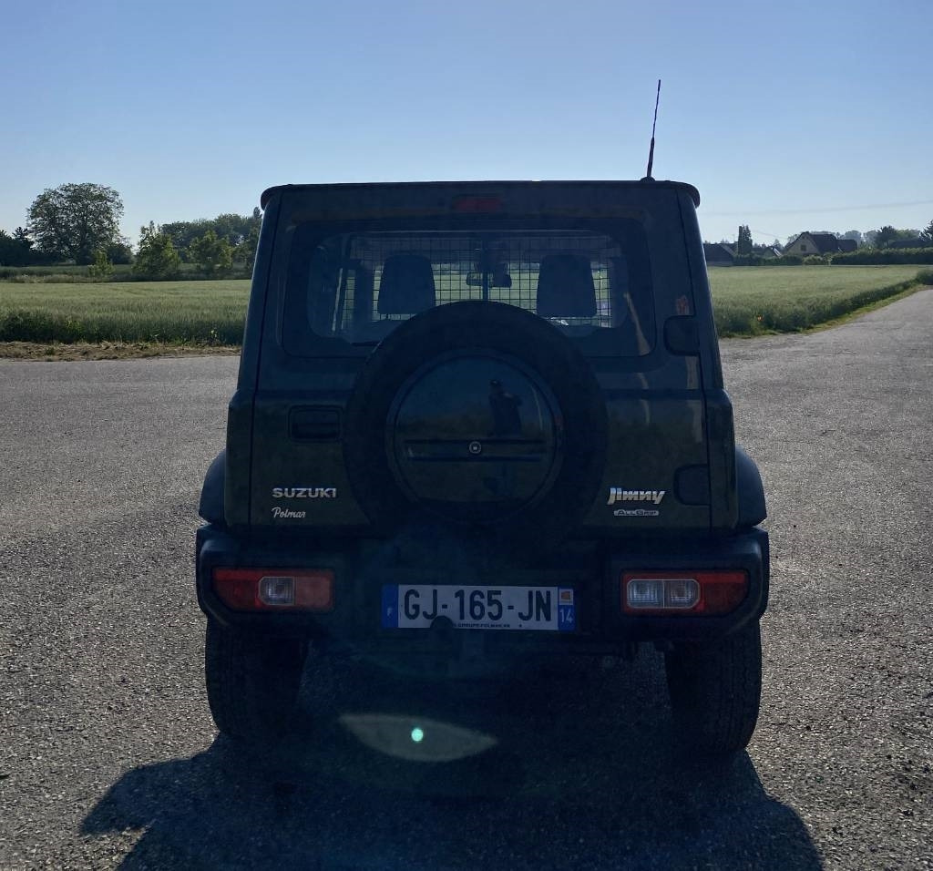 Suzuki JIMNY 1.5i 102/AllGrip endommagé - PKW: das Bild 5 Suzuki JIMNY 1.5i 102/AllGrip endommagé - PKW: das Bild 5