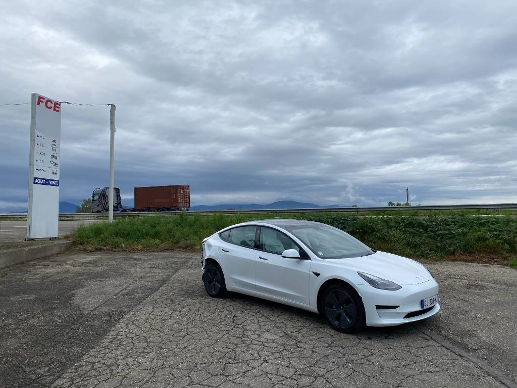 Tesla MODEL 3 5YJ3 - Rwd-Carte Grise Française endommagé - PKW: das Bild 3 Tesla MODEL 3 5YJ3 - Rwd-Carte Grise Française endommagé - PKW: das Bild 3