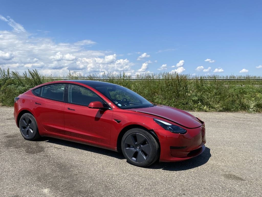 Tesla MODEL 3 5YJ3 - Rwd Carte Grise Française endommagé - PKW: das Bild 3 Tesla MODEL 3 5YJ3 - Rwd Carte Grise Française endommagé - PKW: das Bild 3