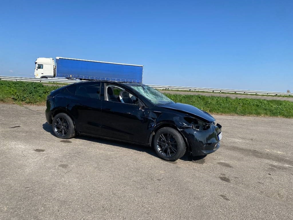 Tesla Model Y RWD/Origine Française endommagée - PKW: das Bild 4 Tesla Model Y RWD/Origine Française endommagée - PKW: das Bild 4