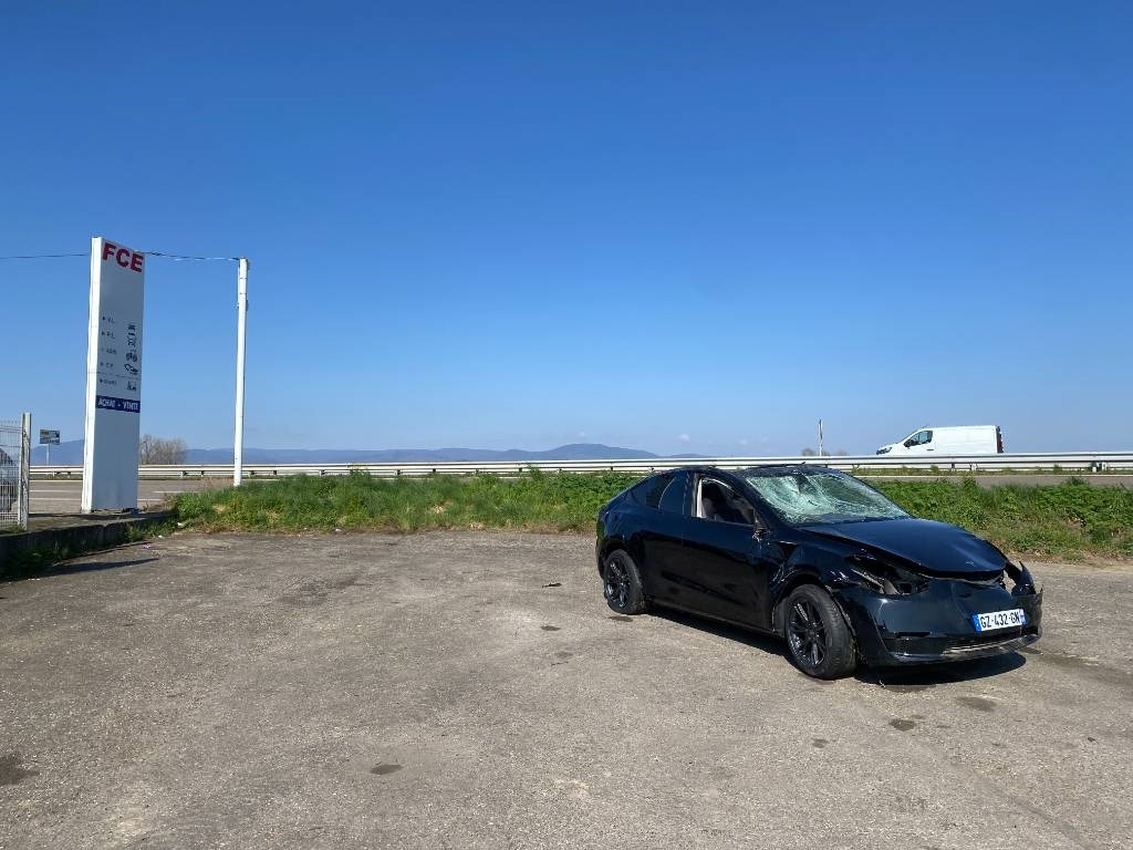 Tesla Model Y RWD/Origine Française endommagée - PKW: das Bild 3 Tesla Model Y RWD/Origine Française endommagée - PKW: das Bild 3