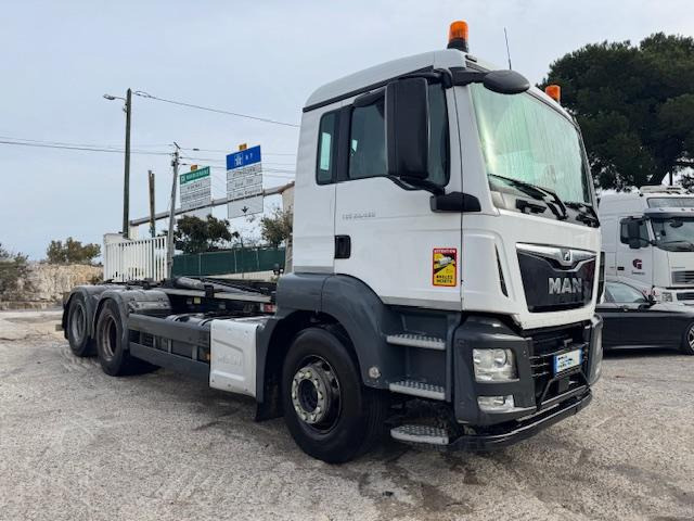 MAN TGS 28.460 AMPIROLL - Abrollkipper: das Bild 3 MAN TGS 28.460 AMPIROLL - Abrollkipper: das Bild 3