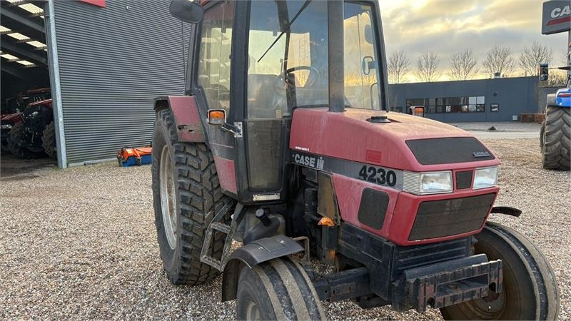 Case IH 4230 XL - Traktor: das Bild 2 Case IH 4230 XL - Traktor: das Bild 2
