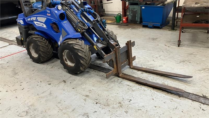 Multione 5.3 5.3 - Hoflader: das Bild 3 Multione 5.3 5.3 - Hoflader: das Bild 3