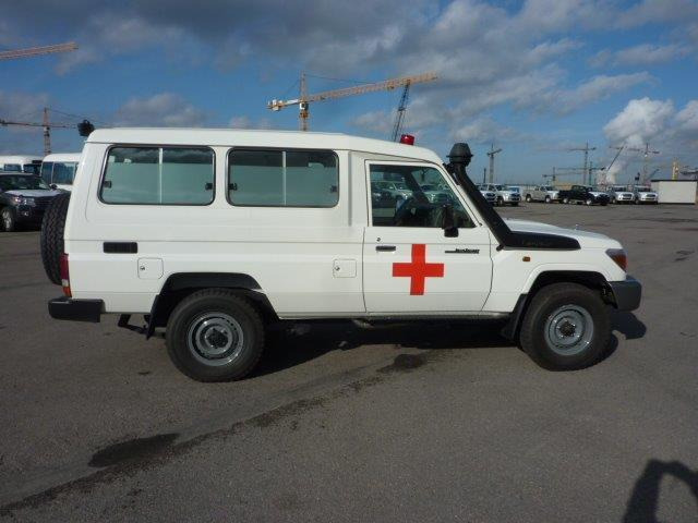 Toyota Land Cruiser 78 Metal top hzj 78 ambulance 4.2L Diesel Manual - PKW: das Bild 5 Toyota Land Cruiser 78 Metal top hzj 78 ambulance 4.2L Diesel Manual - PKW: das Bild 5