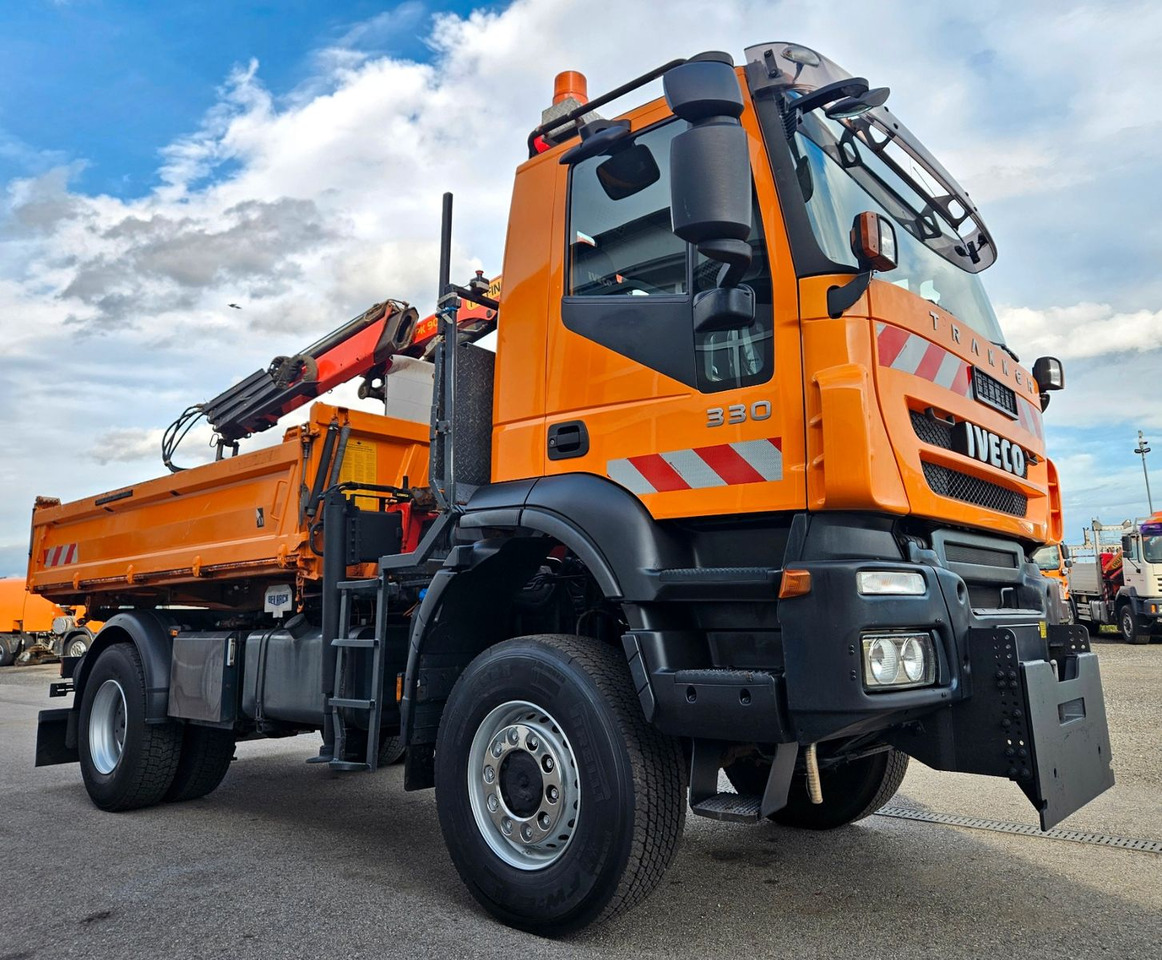 Iveco Trakker 190T33 4x4 Euro5 Kran Palfinger Funk - Kipper, Autokran: das Bild 1 Iveco Trakker 190T33 4x4 Euro5 Kran Palfinger Funk - Kipper, Autokran: das Bild 1
