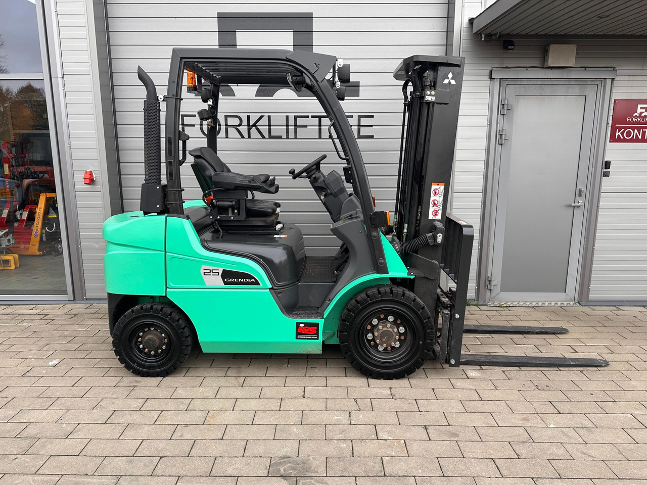 Mitsubishi FD25N3 - Dieselstapler: das Bild 5 Mitsubishi FD25N3 - Dieselstapler: das Bild 5