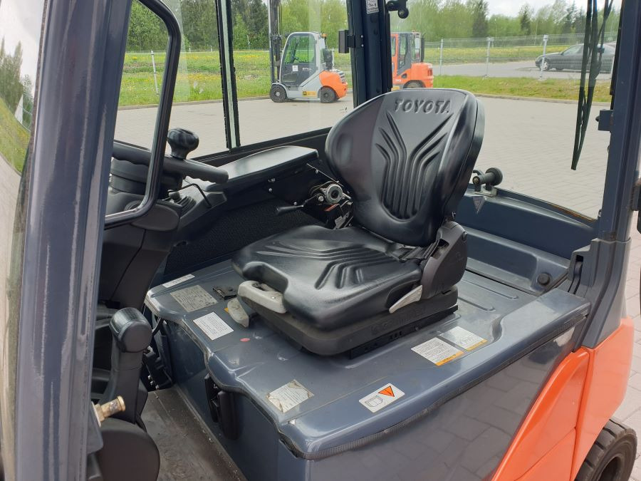 Toyota 8FBMT16 - Elektrostapler: das Bild 5 Toyota 8FBMT16 - Elektrostapler: das Bild 5