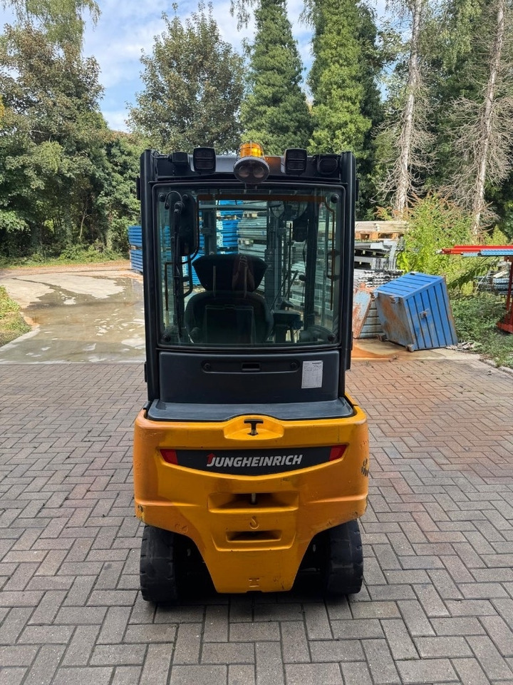 JUNGHEINRICH EFG320 - Elektrostapler: das Bild 5 JUNGHEINRICH EFG320 - Elektrostapler: das Bild 5