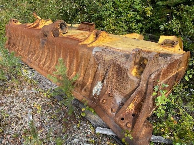 Komatsu D 155 AX - Planierschild: das Bild 2 Komatsu D 155 AX - Planierschild: das Bild 2