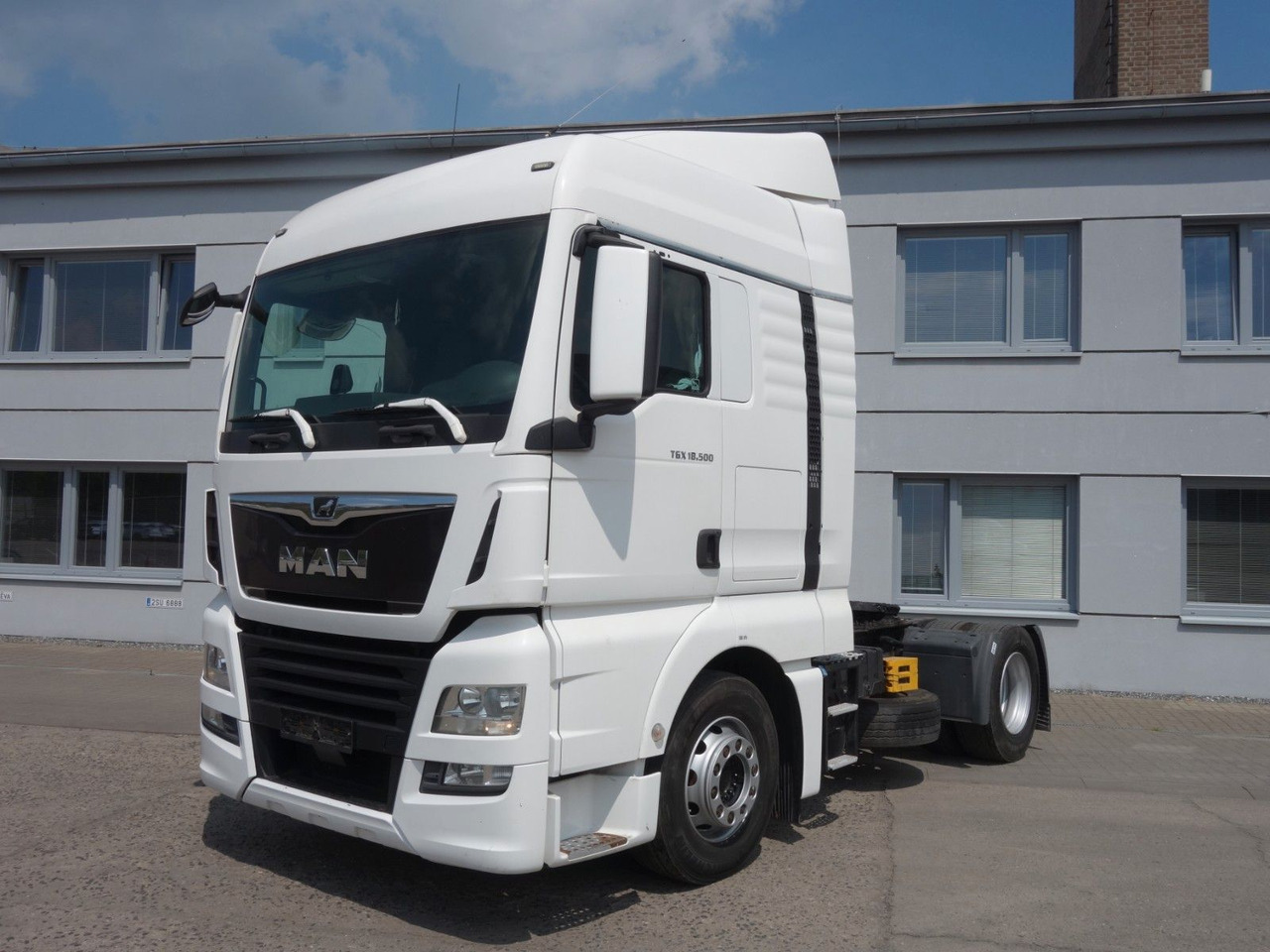 MAN TGX 18.500 XLX E6 Sandard - Sattelzugmaschine: das Bild 2 MAN TGX 18.500 XLX E6 Sandard - Sattelzugmaschine: das Bild 2