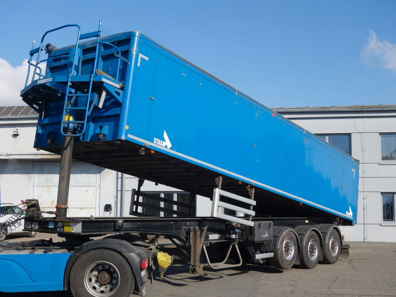 Stas Alu kipper, 50 cm3, Liftachse, SAF, Rollplane - Kipper Auflieger: das Bild 3 Stas Alu kipper, 50 cm3, Liftachse, SAF, Rollplane - Kipper Auflieger: das Bild 3