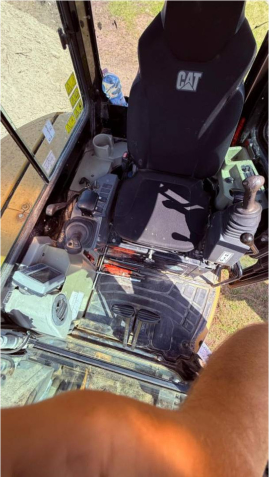 CAT 303.5ECR - Kettenbagger: das Bild 4 CAT 303.5ECR - Kettenbagger: das Bild 4