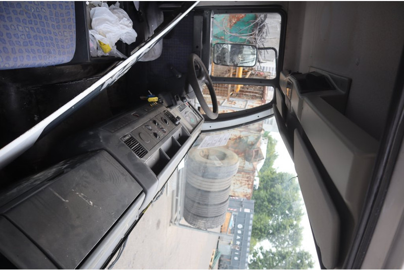 MAN F20L51 L2000 81.60000-7690 - Fahrerhaus und Interieur für LKW: das Bild 5 MAN F20L51 L2000 81.60000-7690 - Fahrerhaus und Interieur für LKW: das Bild 5