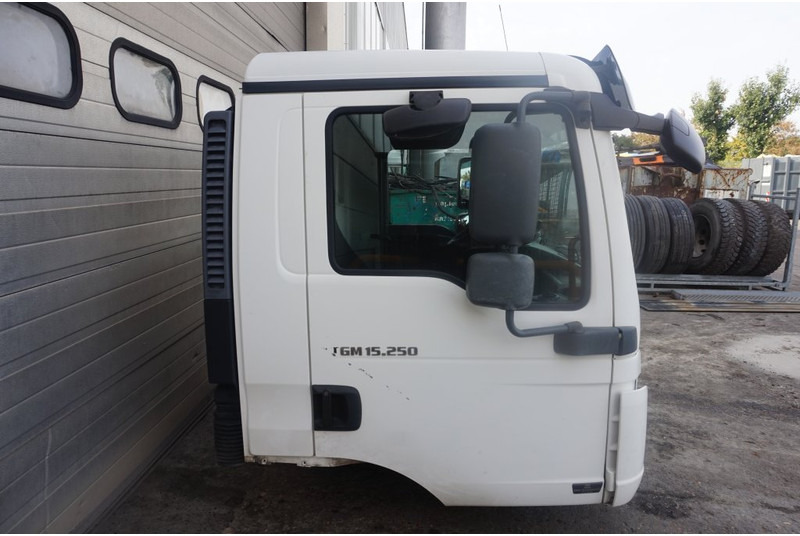 MAN F99L10 TGM 6 CYL81.60000-7786 - Fahrerhaus und Interieur für LKW: das Bild 2 MAN F99L10 TGM 6 CYL81.60000-7786 - Fahrerhaus und Interieur für LKW: das Bild 2