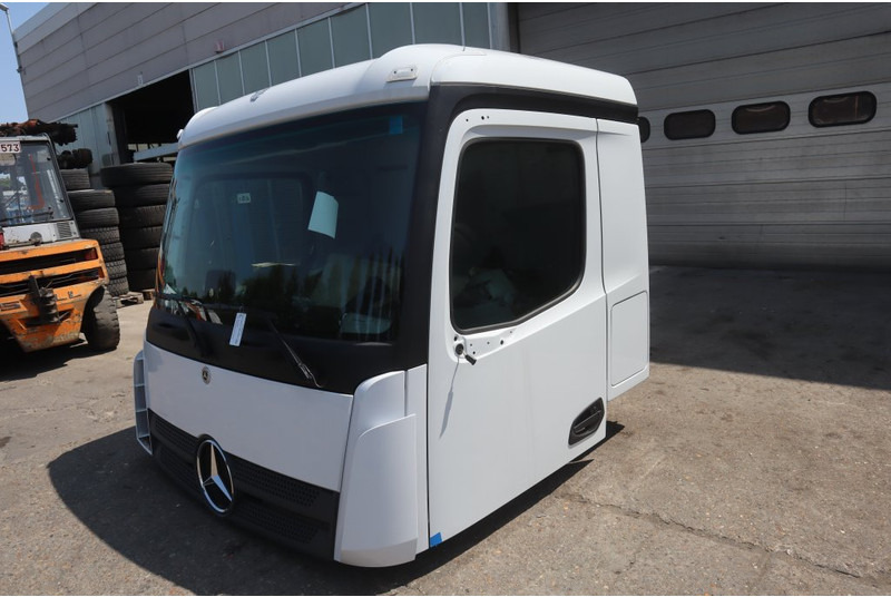 Mercedes-Benz AROCS M-CAB CLASSICSPACE 2.3 M - Fahrerhaus und Interieur für LKW: das Bild 2 Mercedes-Benz AROCS M-CAB CLASSICSPACE 2.3 M - Fahrerhaus und Interieur für LKW: das Bild 2