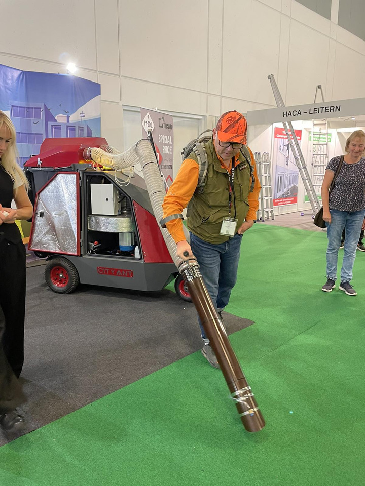 ТІСАВ Street Vacuum Cleaner, Outdoor Vacuum Sweeper, Manufacturer, City Ant - Industriestaubsauger: das Bild 5 ТІСАВ Street Vacuum Cleaner, Outdoor Vacuum Sweeper, Manufacturer, City Ant - Industriestaubsauger: das Bild 5