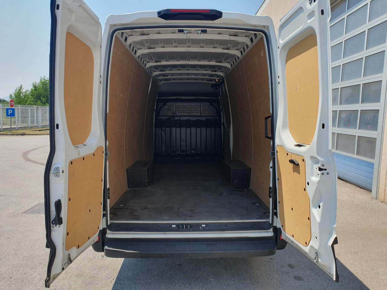 IVECO Daily 35S16V - Personentransporter: das Bild 5 IVECO Daily 35S16V - Personentransporter: das Bild 5