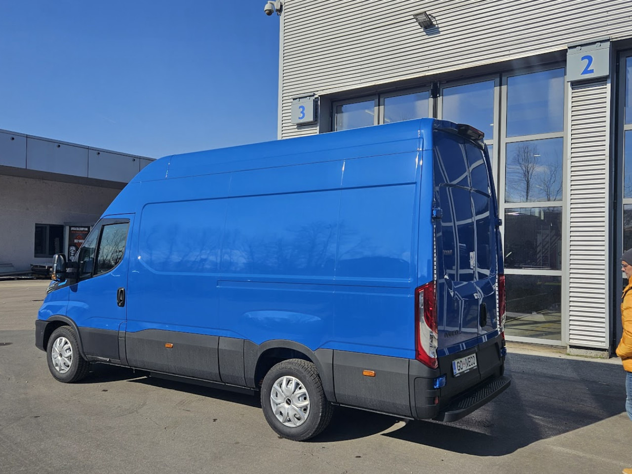 IVECO Daily ELEKTRIČNI 35 C 18H - Personentransporter, Elektro-Transporter: das Bild 2 IVECO Daily ELEKTRIČNI 35 C 18H - Personentransporter, Elektro-Transporter: das Bild 2