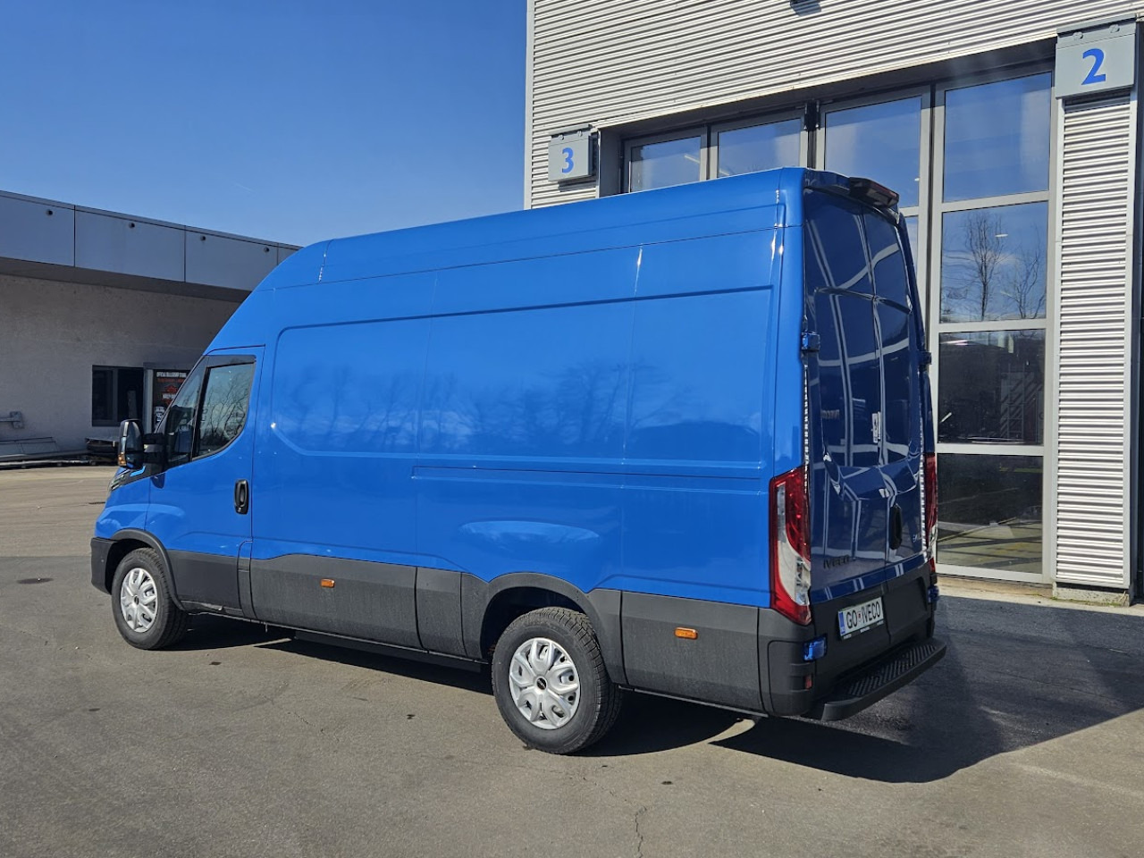 IVECO Daily ELEKTRIČNI 35 C 18H - Personentransporter, Elektro-Transporter: das Bild 3 IVECO Daily ELEKTRIČNI 35 C 18H - Personentransporter, Elektro-Transporter: das Bild 3