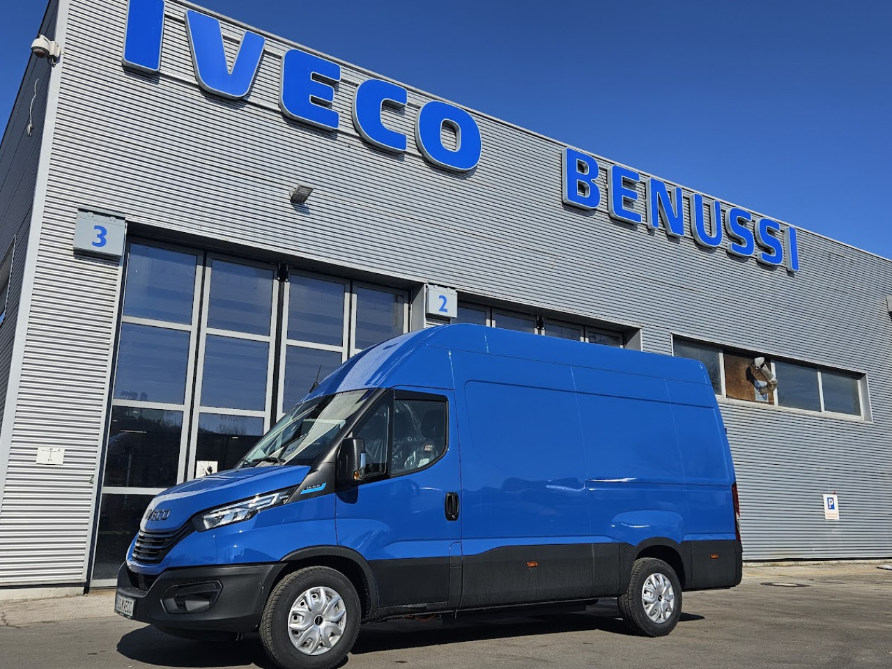 IVECO Daily ELEKTRIČNI 35 C 18H - Personentransporter, Elektro-Transporter: das Bild 1 IVECO Daily ELEKTRIČNI 35 C 18H - Personentransporter, Elektro-Transporter: das Bild 1