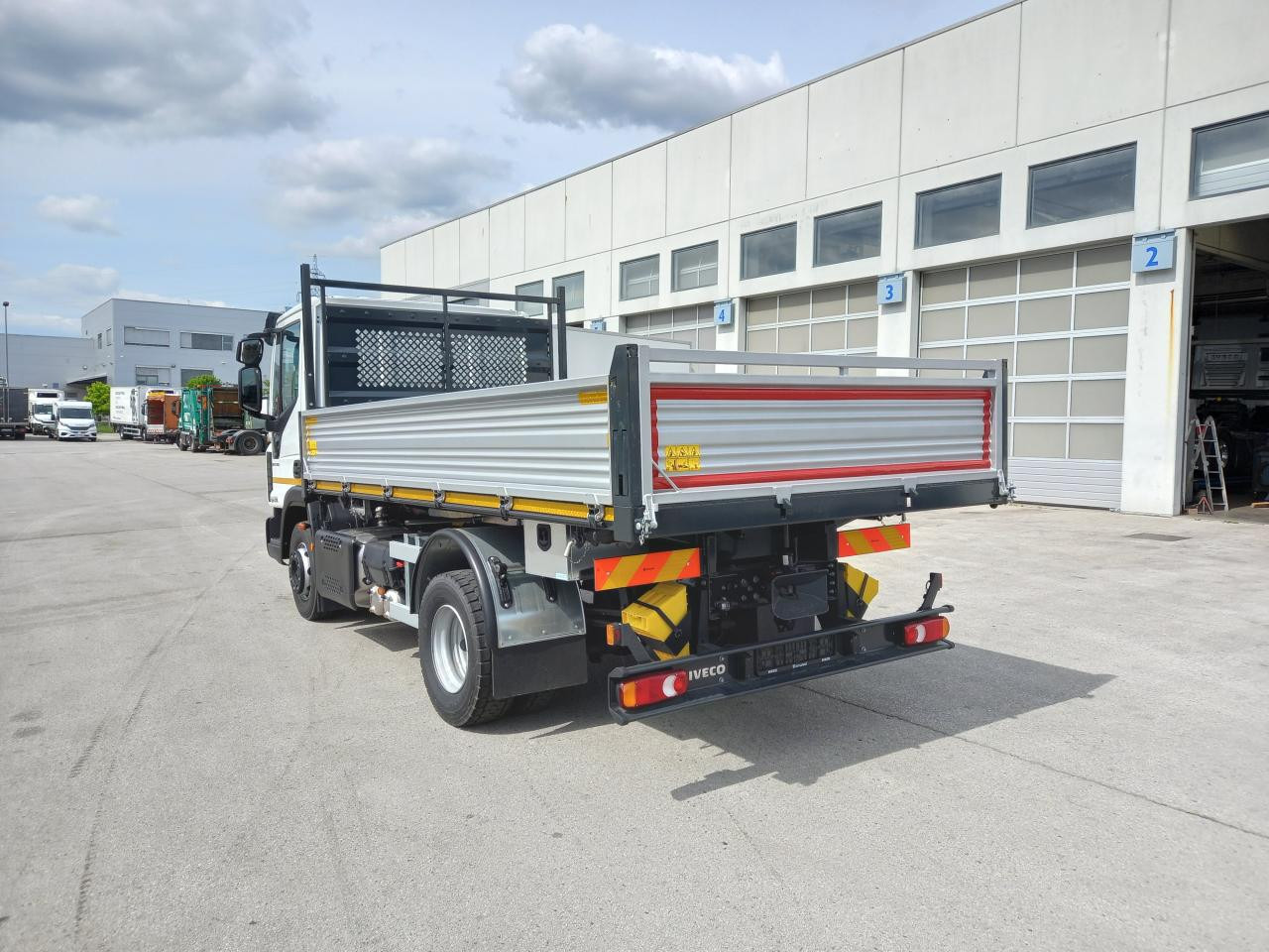 IVECO Eurocargo ML120EL25 - Kipper: das Bild 3 IVECO Eurocargo ML120EL25 - Kipper: das Bild 3