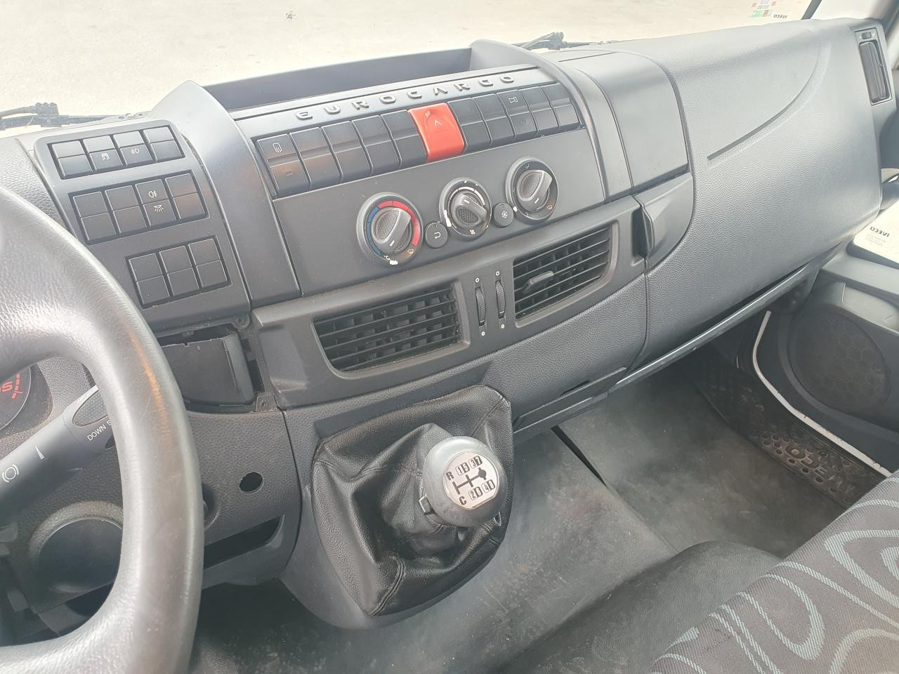 IVECO Eurocargo ML150E28/FP - Plane LKW: das Bild 2 IVECO Eurocargo ML150E28/FP - Plane LKW: das Bild 2
