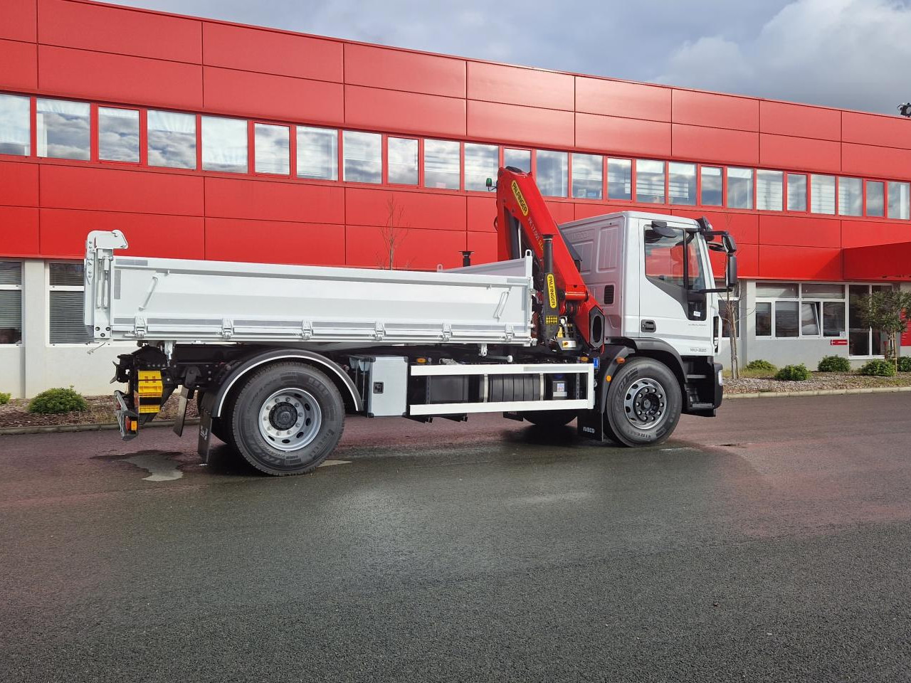 IVECO Eurocargo ML180E32 - Kipper: das Bild 4 IVECO Eurocargo ML180E32 - Kipper: das Bild 4
