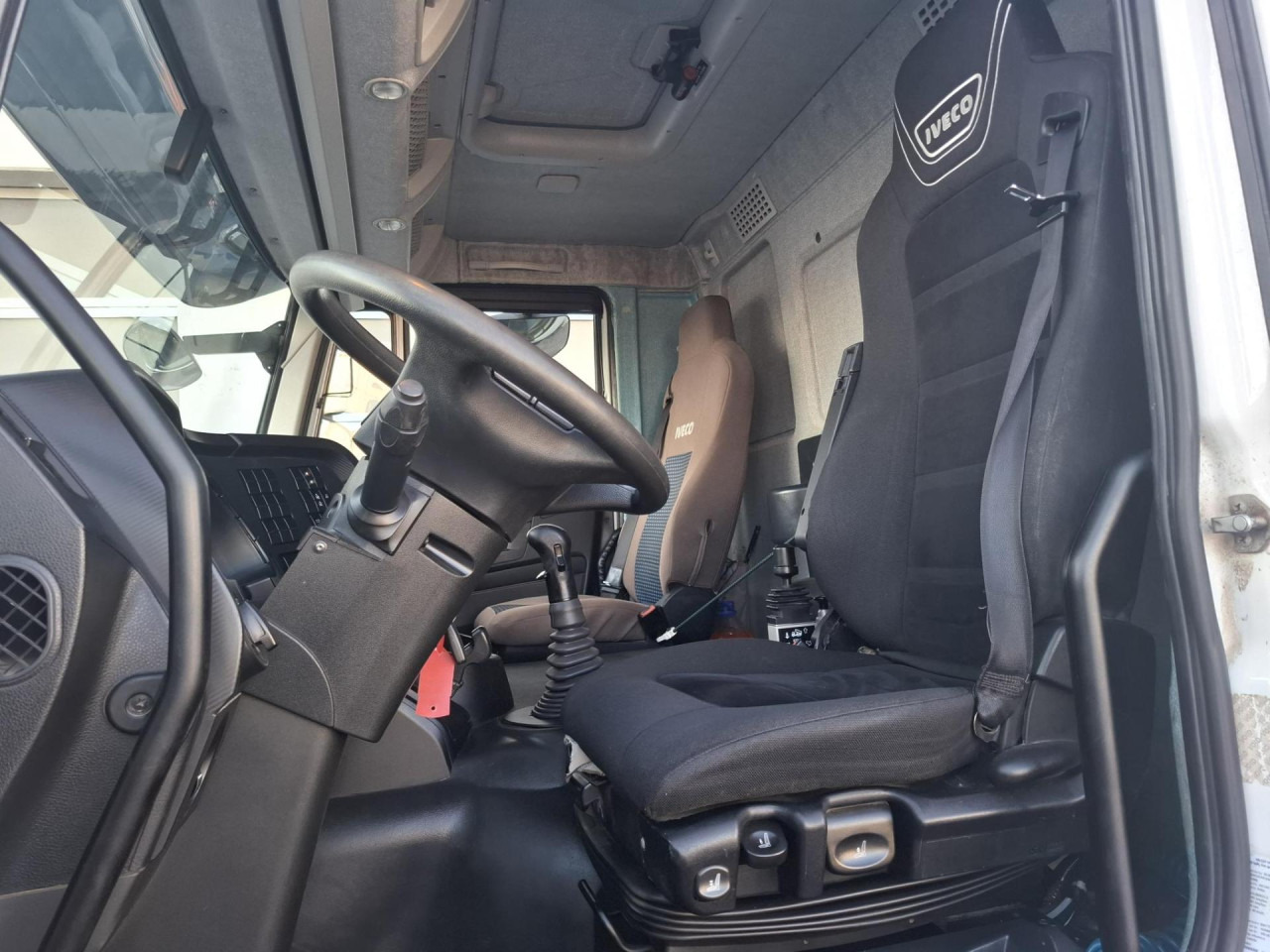 IVECO Trakker AD410T50 - Kipper: das Bild 2 IVECO Trakker AD410T50 - Kipper: das Bild 2